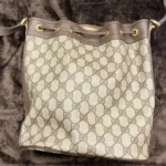 グッチ　ショルダーバッグ　レザー